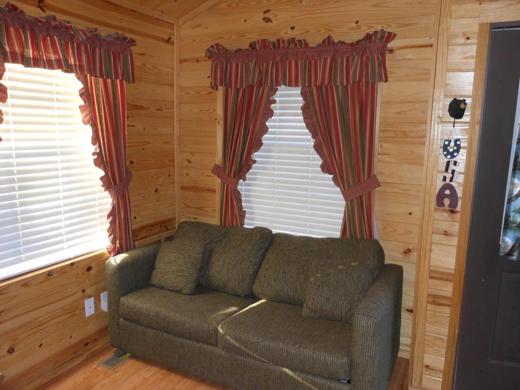 Descanso Oakzanita Springs Camping Resort Cabin 1 מראה חיצוני תמונה
