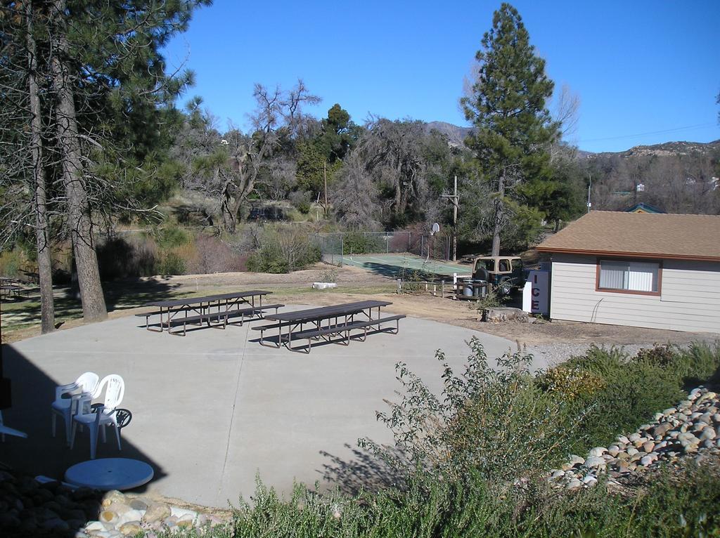 Descanso Oakzanita Springs Camping Resort Cabin 1 מראה חיצוני תמונה